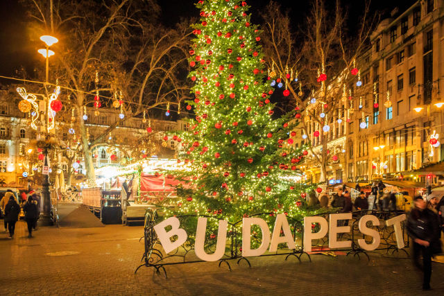 Budapest 4 Stelle Per i Mercatini Di Natale 